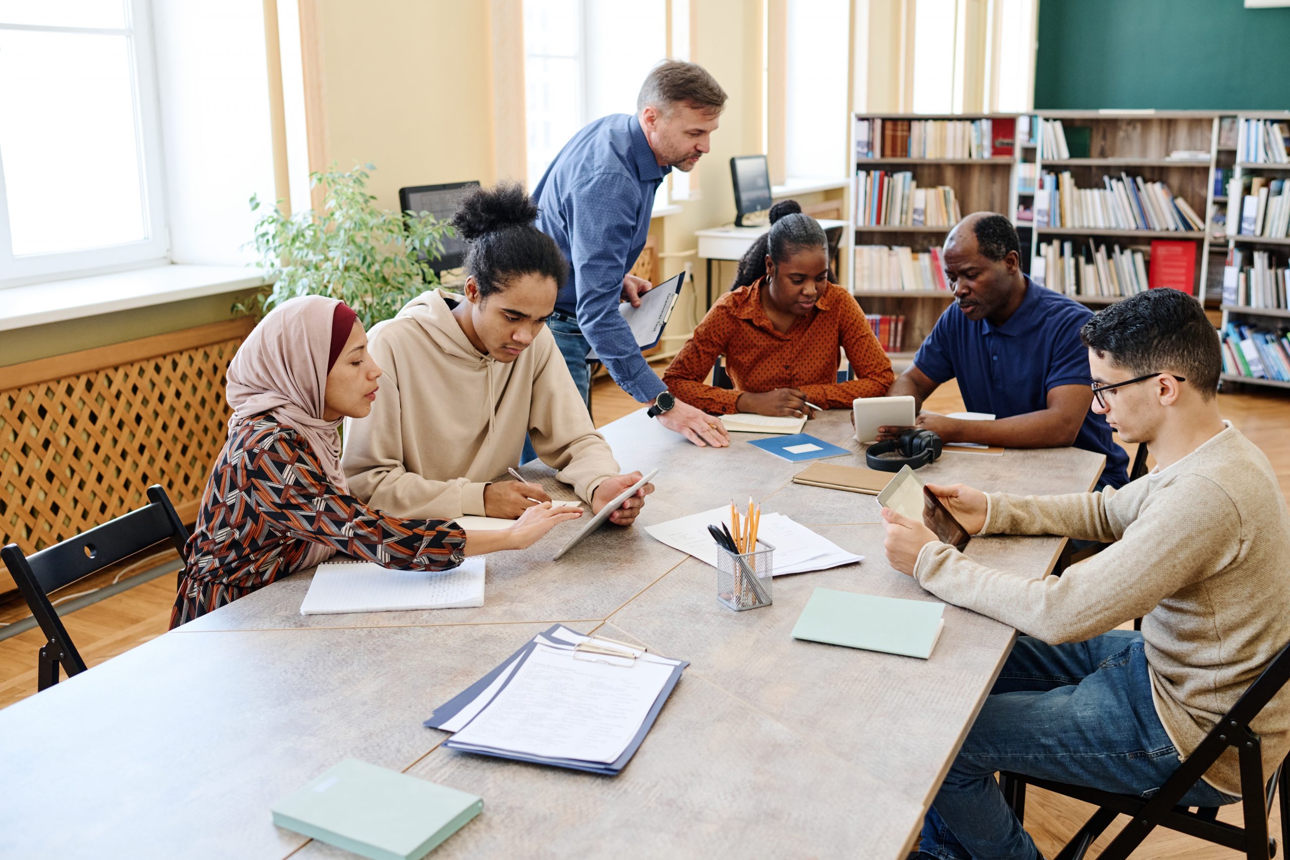 Est-il possible d’améliorer la compétence des apprenants de langue seconde en utilisant la rétroaction par les pairs ?