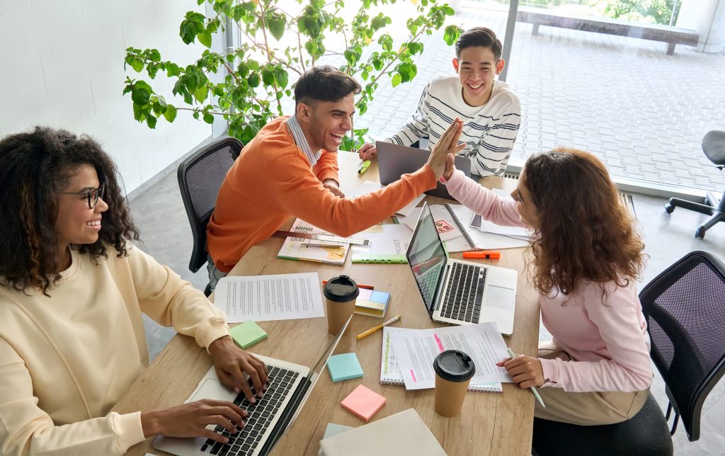 L’utilisation de connaissances issues de la recherche par des personnes enseignantes associées dans leurs pratiques d’encadrement réflexif des stagiaires