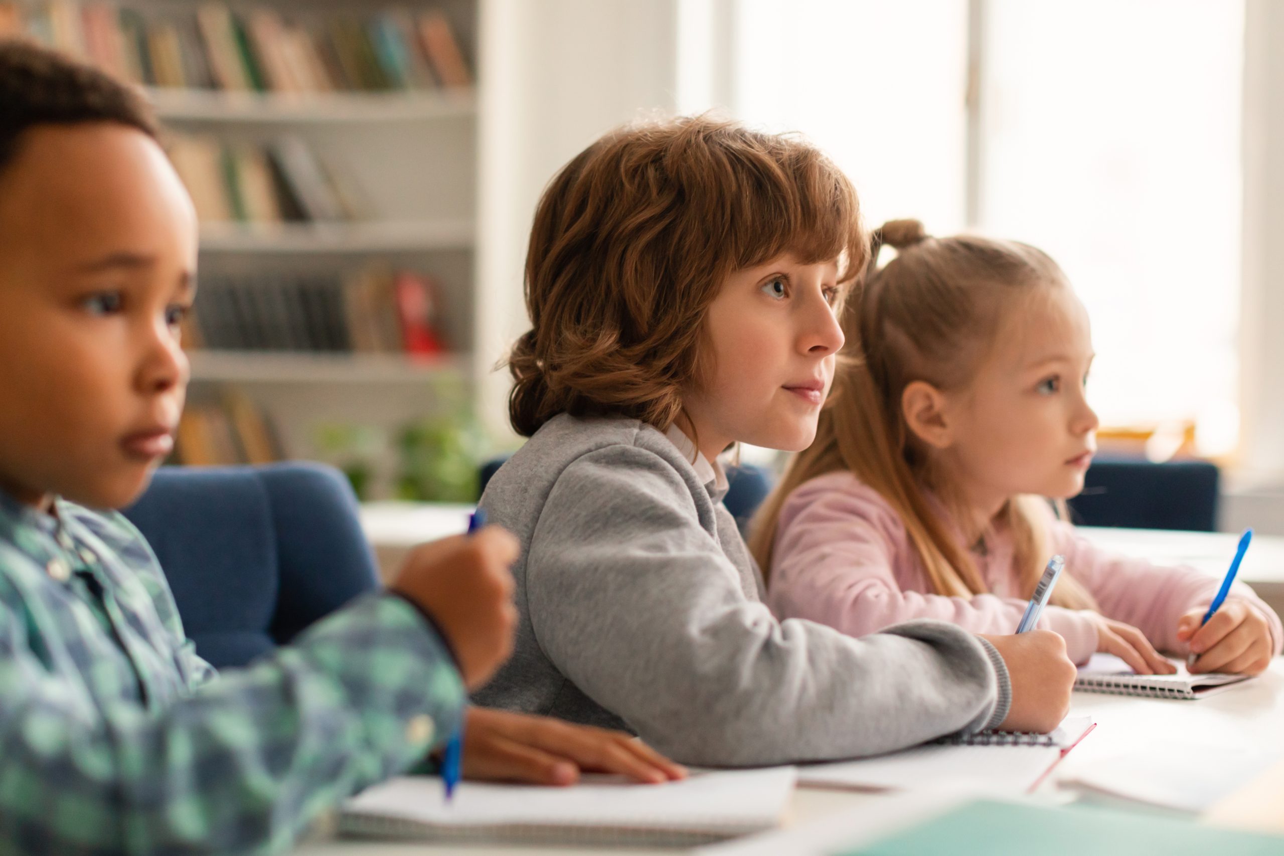 La rétroaction par les pairs expliquée aux élèves du primaire