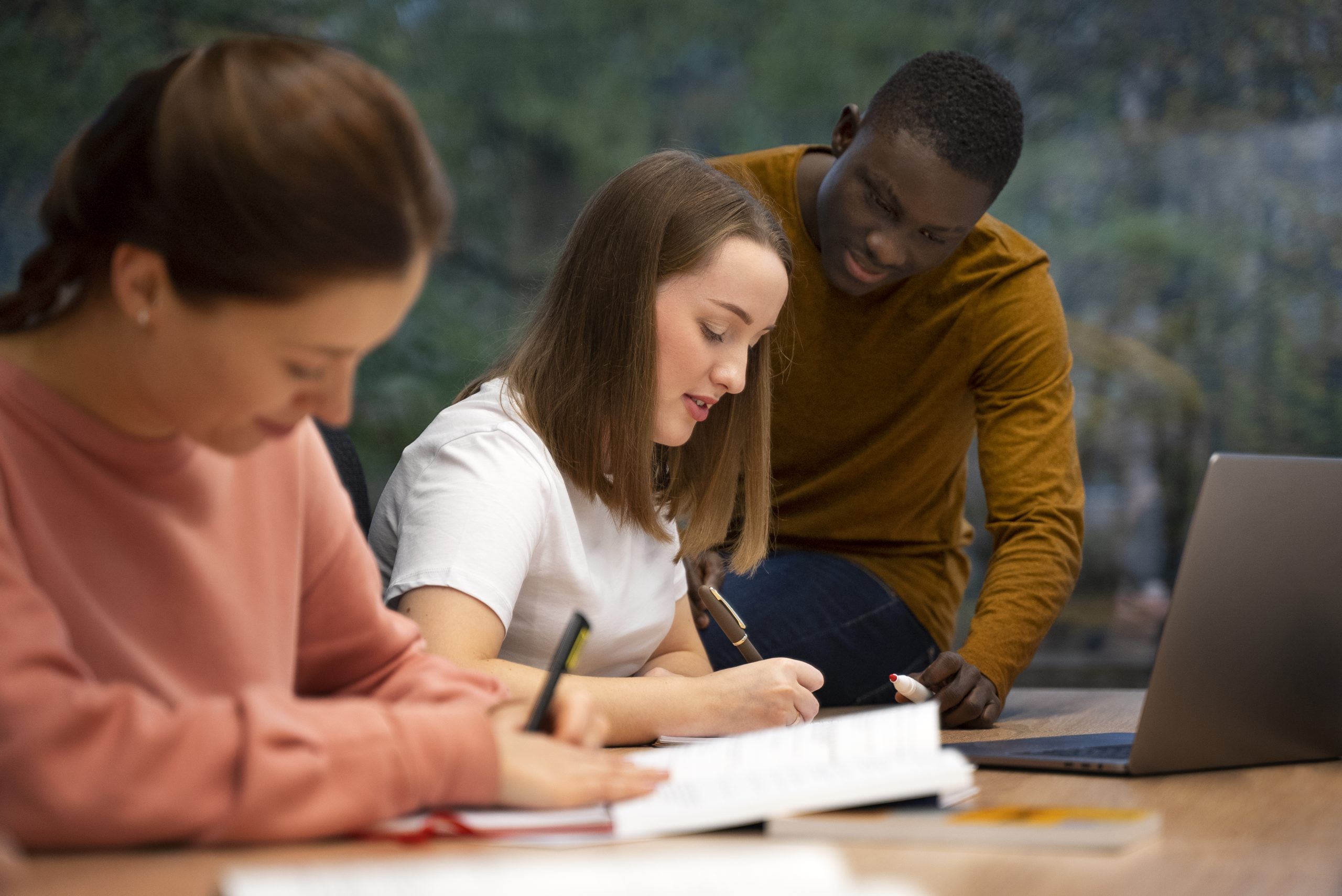 Guide : Rédiger une proposition de communication pour le colloque interordre de la recherche étudiante en sciences sociales et humaines, en arts et en lettres